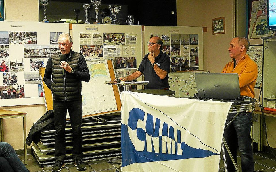 Jean-Claude Guidal, adjoint en charge du port (à gauche), a félicité les membres du Club nautique minahouët de Locmiquélic (CNML) pour leur dynamisme et leur implication dans l’animation de la commune.