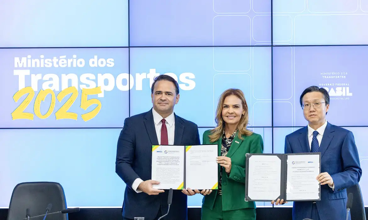 Brasil e China assinam acordo para estudar ferrovia até o Peru Brasil e China assinam acordo para estudar ferrovia até o Peru