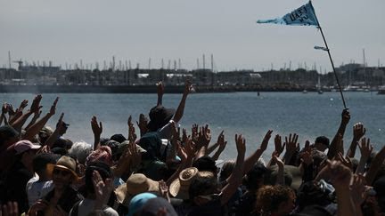 Mégabassines : des milliers de personnes ont manifesté à La Rochelle, brefs affrontements avec les forces de l'ordre