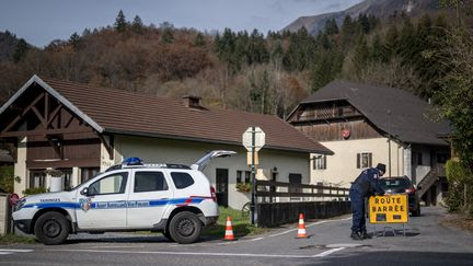 Triple infanticide en Haute-Savoie : une femme retrouvée morte dans une voiture en Suisse