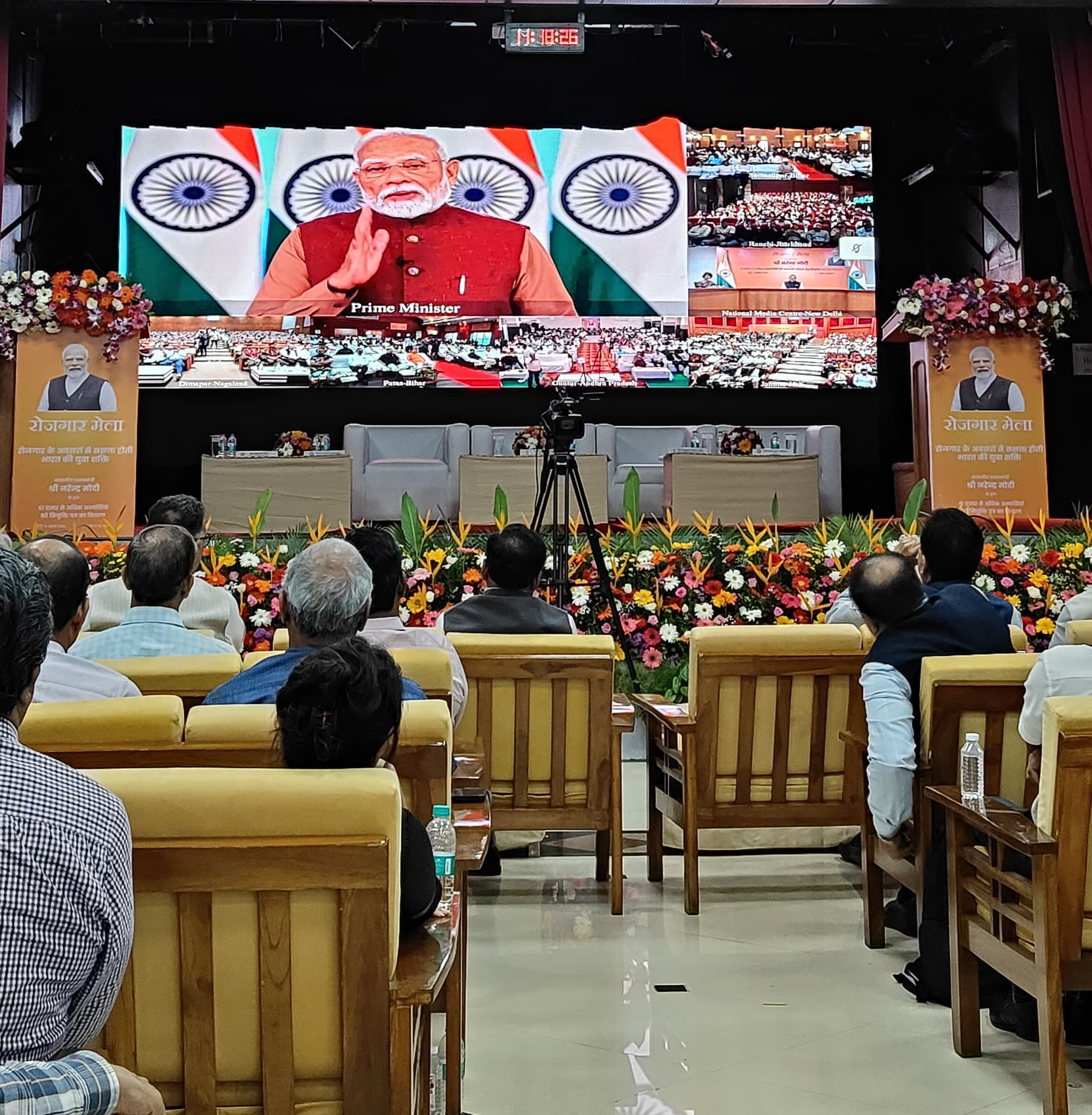 Rajgar18QH3 प्रधानमंत्री ने 47 स्थानों पर 16वें रोजगार मेले का उद्घाटन किया; देशभर में 51,000 से अधिक नियुक्ति पत्र वितरित किए गए