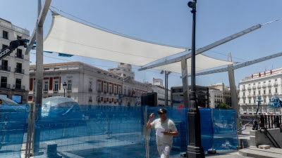 El Ayuntamiento defiende sus toldos en la Puerta del Sol y recuerda que es BIC: 