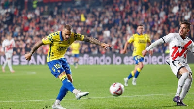 Las Palmas opone su urgencia al sueño europeo del Rayo Vallecano