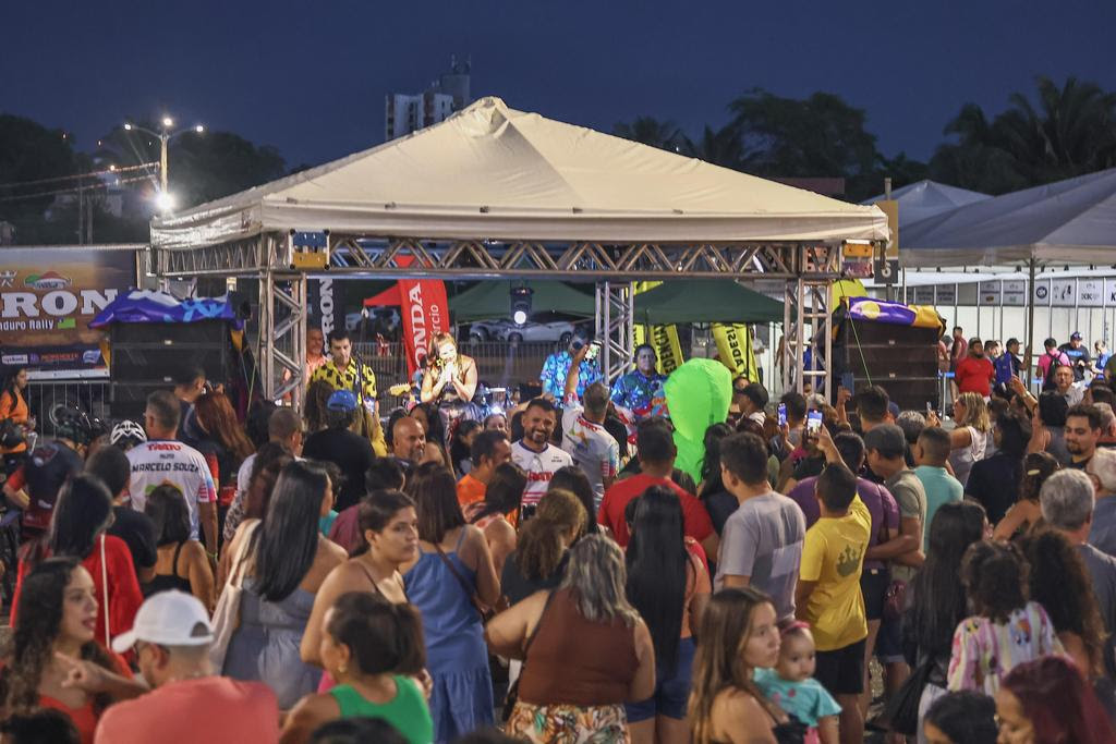 Grande movimentação na abertura do Rally Piocerá em Teresina (Geirlys Silva)