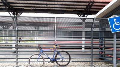 Concluye la primera fase de la instalación de aparcamientos seguros para bicicletas y patinetes en Cercanías