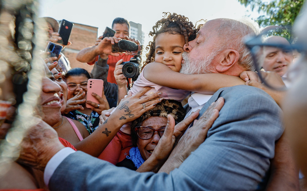 Lula lidera com folga no 1º turno e vence todos os adversários no 2º, aponta pesquisa Atlas