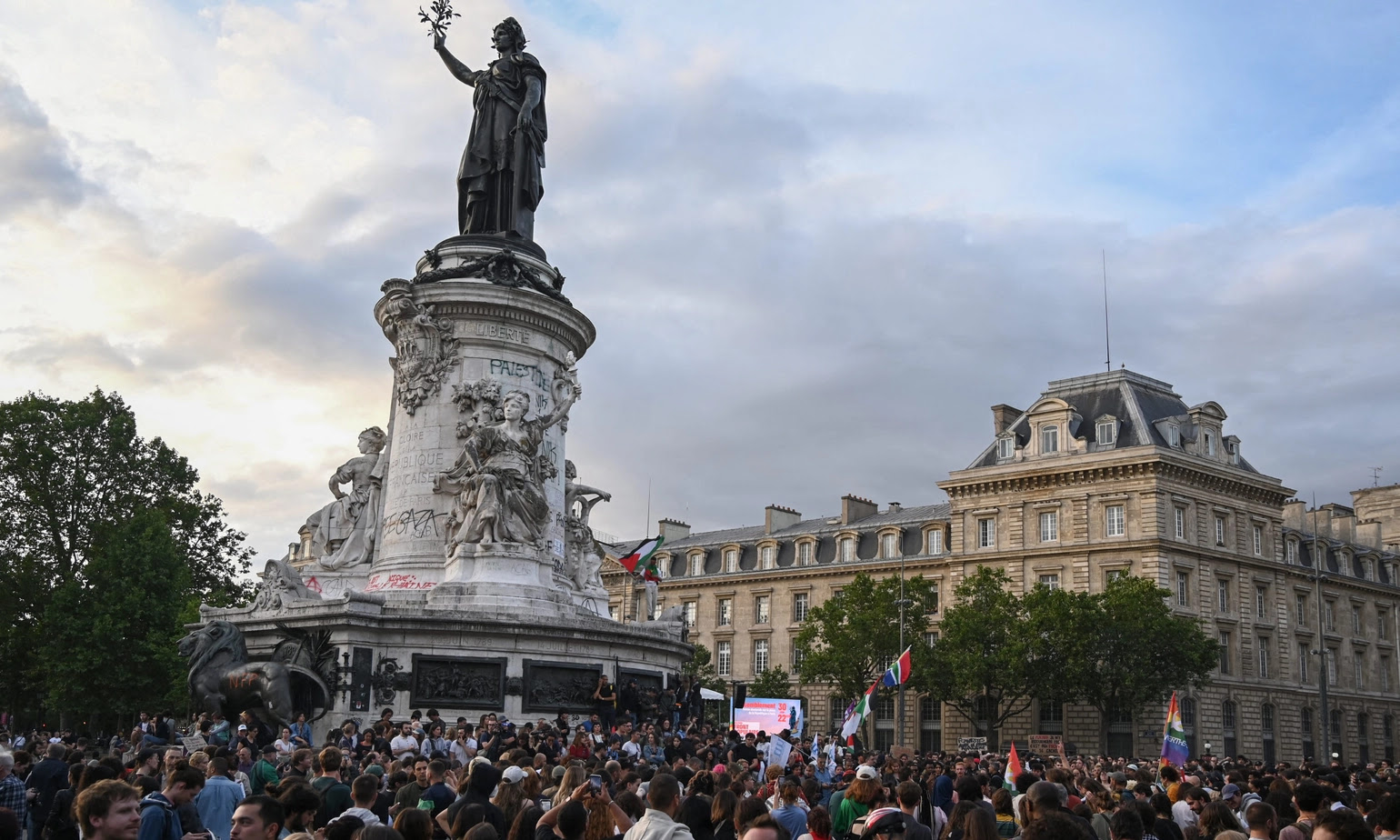 Législatives : Place de la République, une gauche urbaine qui ne parle qu'à elle-même