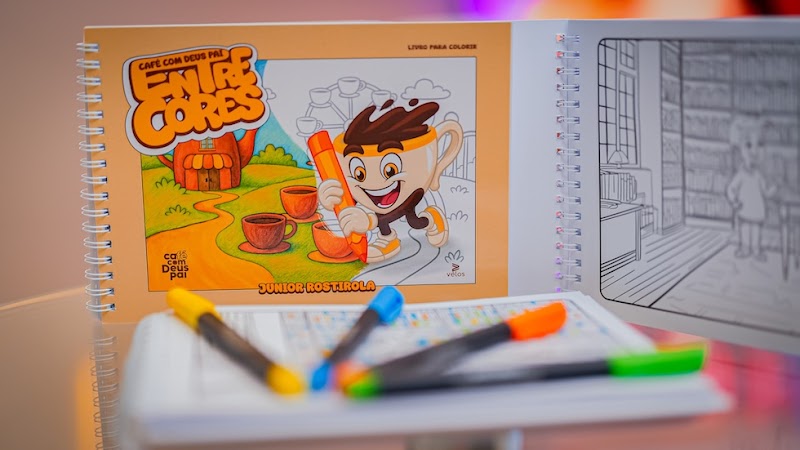 Livros de colorir viram febre na Bienal e ganham versão cristã com 'Café com Deus Pai - Entre Cores'