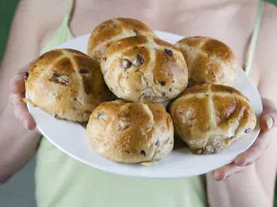 5 Great Historical Myths And Traditions About Hot Cross Buns, a Pre-Easter Pastry  image