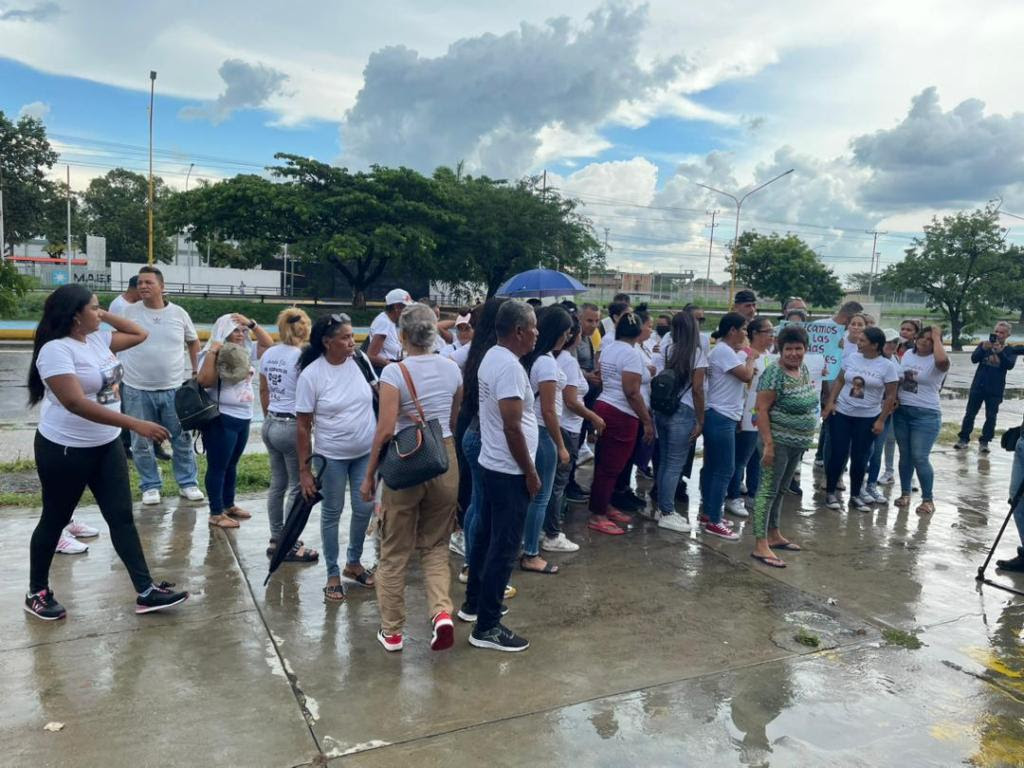 Madres y familiares de presos políticos protestan en Tocuyito