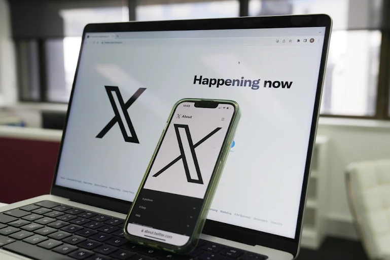 X의 첫 페이지가 컴퓨터와 휴대폰에 표시됩니다.<BR>