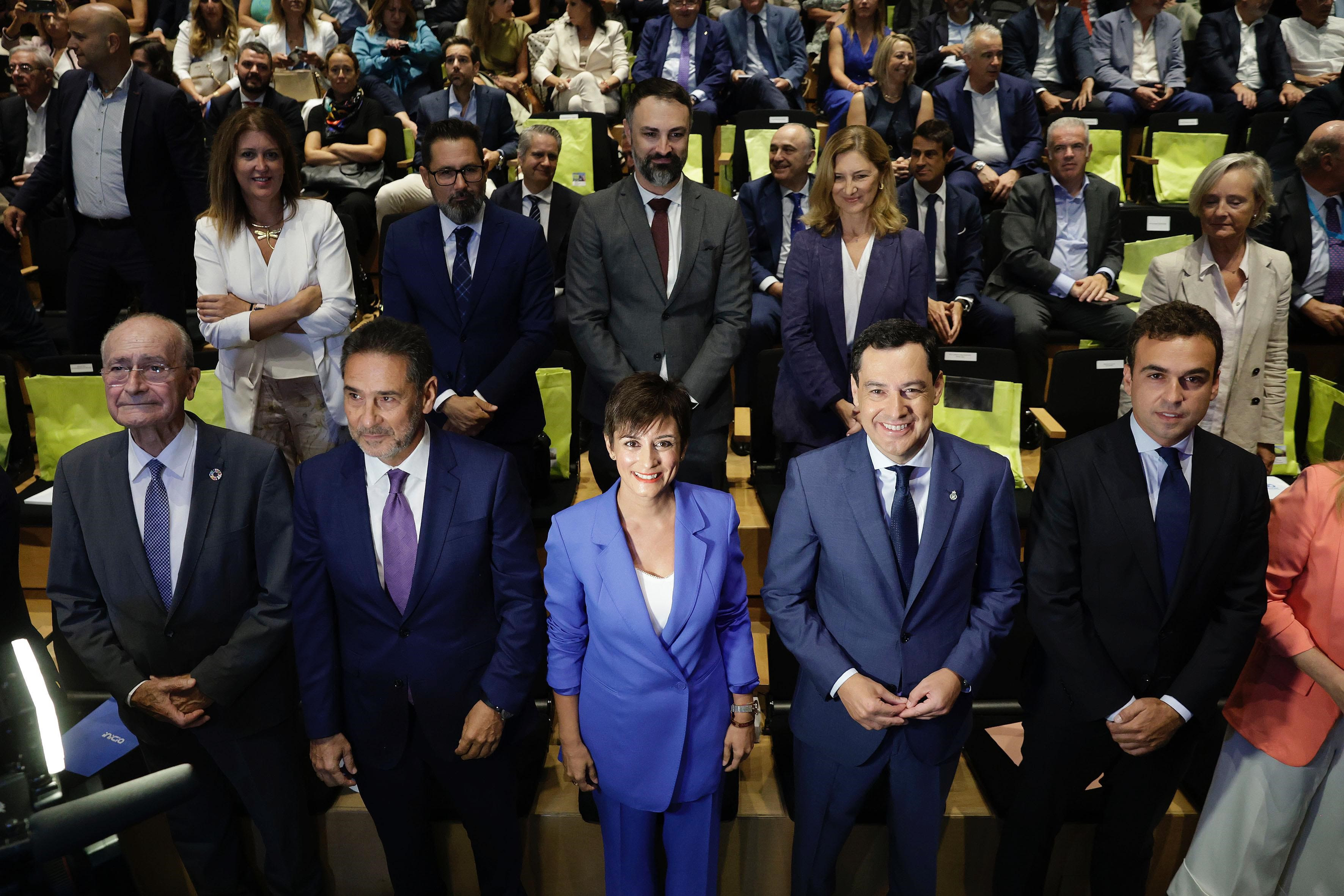 Autoridades en el Congreso Nacional de la Vivienda de APCE