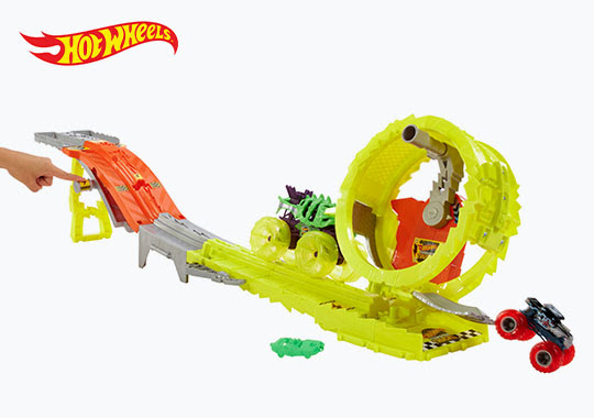 Hot Wheels Monster Trucks Power Smashers Charge and Chase Challenge Set