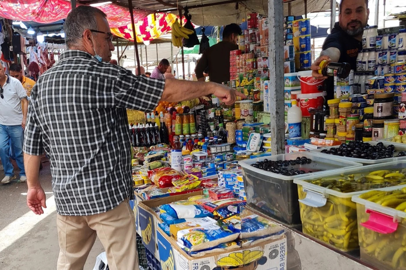 The Iraqi economy suffers from "significant weaknesses." An expert identifies the reasons for the continued rise in commodity prices despite the dollar's decline.