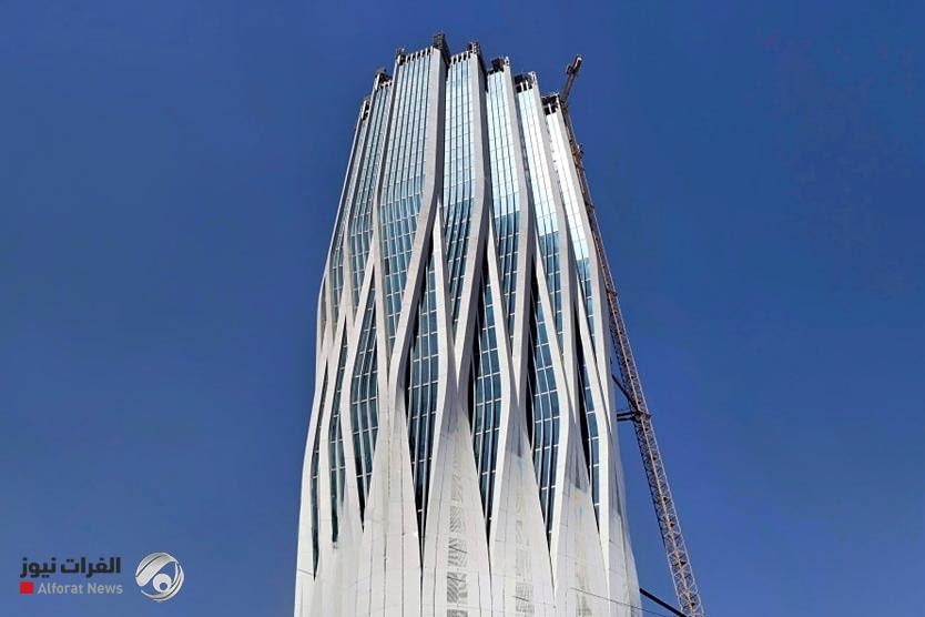 After a long wait... live in the finals of the summit of the new Central Bank building {photos}
