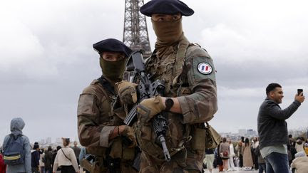 Paris 2024 : pourquoi la France a-t-elle recours à des soldats et policiers étrangers pour aider à sécuriser les JO ?
