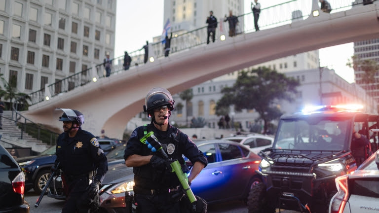 LOS ANGELES, CALIFORNIA - JUNE 10: Police officers mobilize to enforce a curfew after it went into effect during a protest against ICE raids on June 10, 2025 in Los Angeles, California. Tensions in the city remain high after the Trump administration called in the National Guard against the wishes of California Gov. Gavin Newsom and city leaders. Earlier today, Los Angeles Mayor Karen Bass enacted a curfew from 8 p.m. until 6 a.m., saying it was "to stop the vandalism, to stop the looting." Jim Vondruska/Getty Images/AFP (Photo by Jim Vondruska / GETTY IMAGES NORTH AMERICA / Getty Images via AFP)