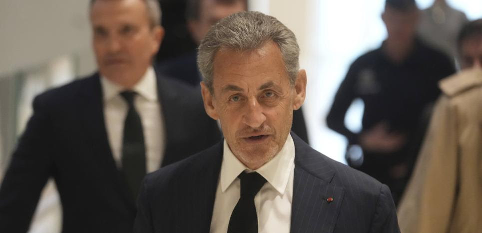 « Procès libyen » : « L’accusation essaie de vous entraîner dans un tunnel sombre », avance un avocat de Nicolas Sarkozy au premier jour d’audience