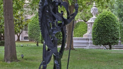 La escultura del 'El Gran Profeta', de Pablo Gargallo, regresa al jardín del Museo Reina Sofía
