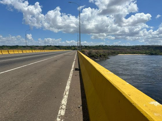 Puentes en Ciudad Guayana: ¿por qué no todos incluyen barandas y paso peatonal?