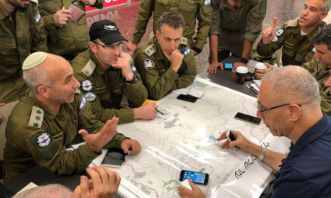 Acompanhados de embaixador, Israelenses desembarcam por volta das 22h |  Agência Brasil
