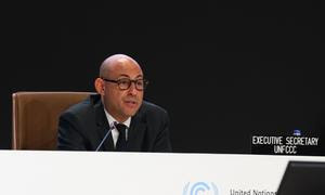 El Secretario Ejecutivo de la ONU para el Cambio Climático, Simon Stiell, se dirige a los negociadores en el inicio de la última semana de la COP29 en Bakú (Azerbaiyán).