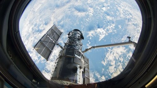 Beyond Repair: Hubble Space Telescope Faces Challenges as Aging Gyroscope Fails _medium