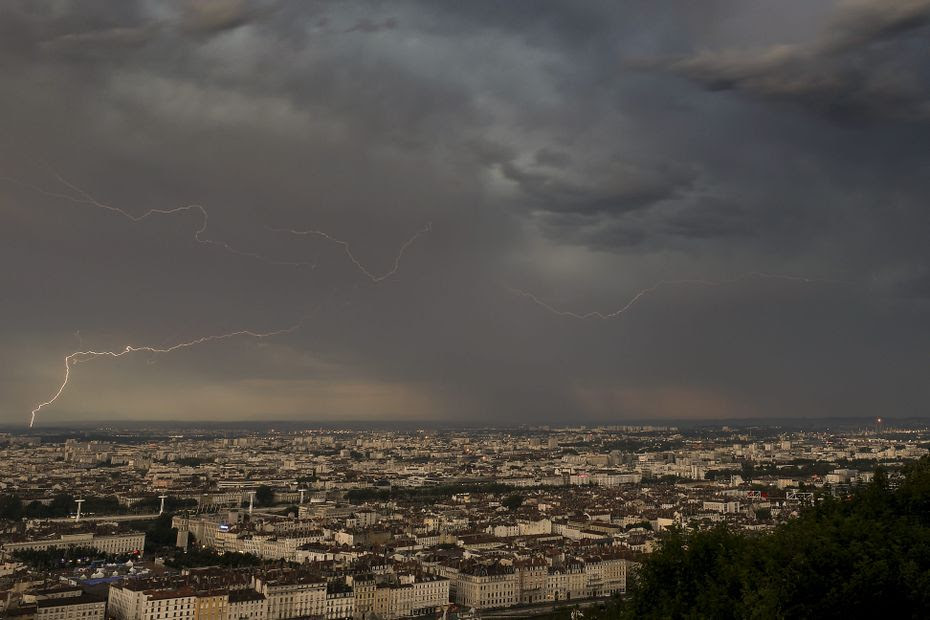 Orages : vigilance orange dans l'Ain, la Loire, le Rhône, le Puy-de-Dôme et l'Allier.