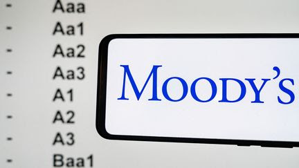 Dette publique : l'agence Moody's maintient la note de la France à 'Aa2', mais ouvre la porte à une future baisse