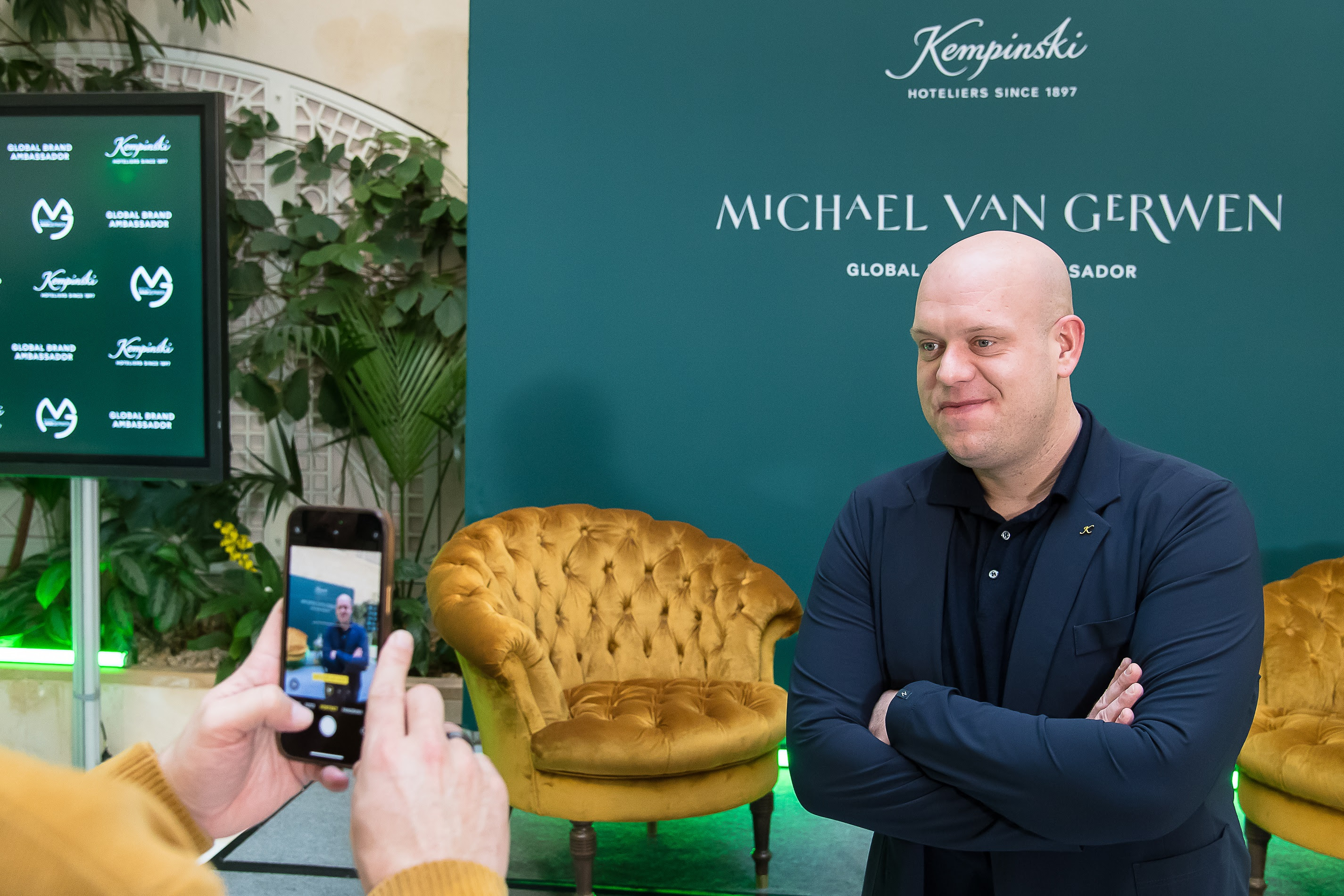 Michael van Gerwen_new brand ambassador Kempinski Hotels 2_copyright Kempinski Hotels.jpg