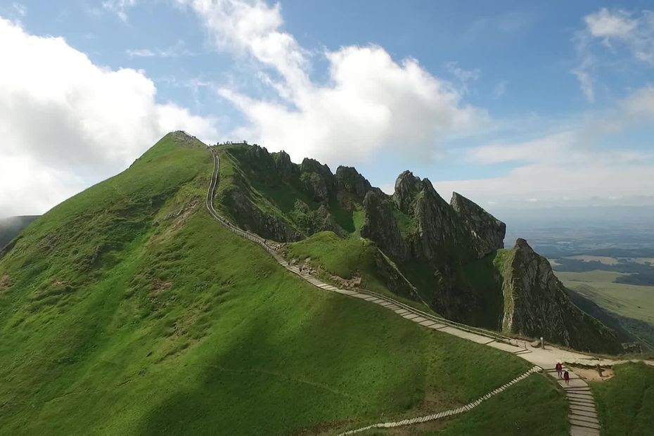 Nouvelle mesure du puy de Sancy : l'altitude du plus haut volcan de France a-t-elle changé depuis 1955 ?