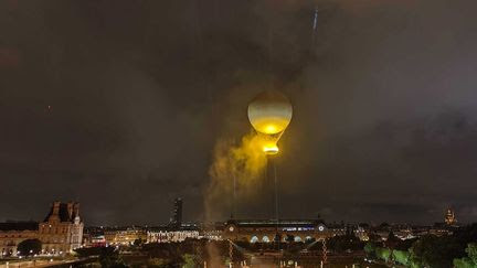 Hommage, taille, visites : trois choses à savoir sur la montgolfière qui porte la vasque olympique au-dessus de Paris