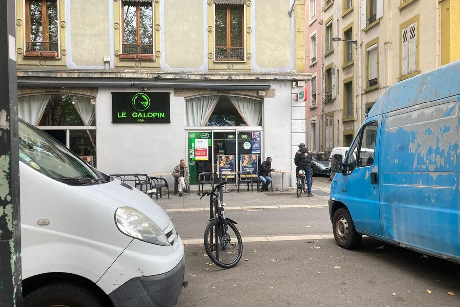 À Grenoble, des coups de feu tirés en plein marché place Saint-Bruno