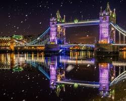 Imagen de London skyline at night with Christmas lights