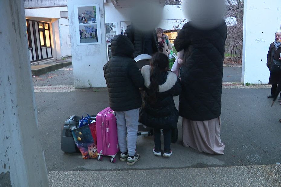 VIDÉO. 'On vit à cinq avec un bébé dans une classe' : une famille sans-abri trouve refuge dans une école à Grenoble