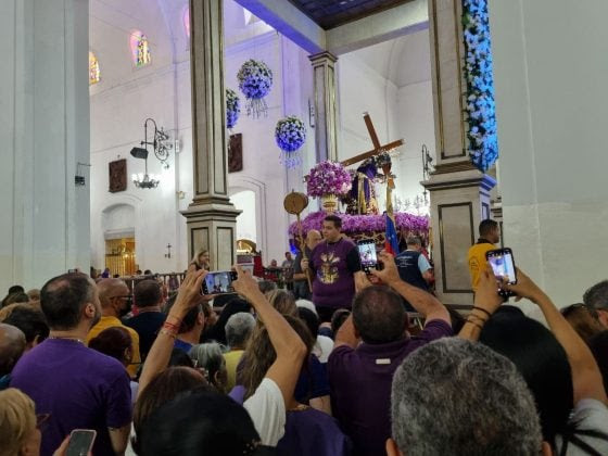 EN FOTOS | El Nazareno de San Pablo recibe a los devotos que cargan con su cruz