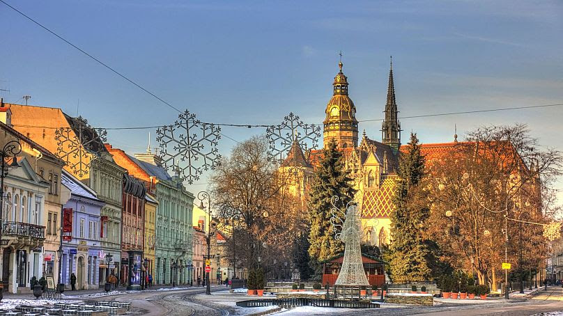 Kosice recibe la Navidad con nieve