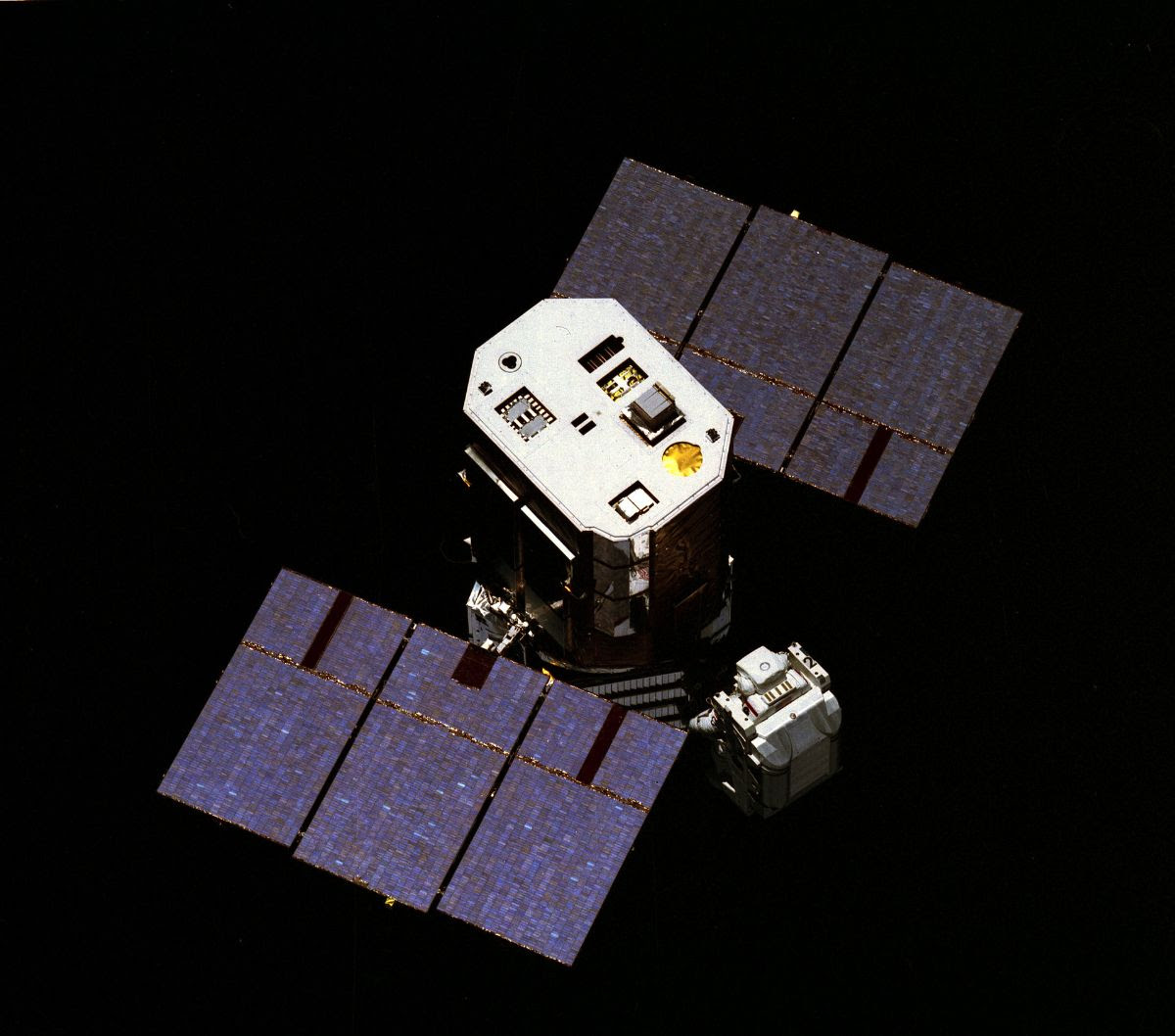 Close up of the Solar Maximum Mission with the MMU