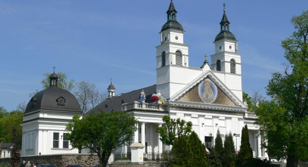 Le miracle polonais de Sokolka (2008) E_glise_Saint-Antoine_de_Padoue__a__Soko_lka.___CC_BY-SA_3.0_pl_Piotr_Widerski_