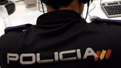Detenido un hombre por robarle de un tirón una cadena de oro a una mujer en Puente de Vallecas