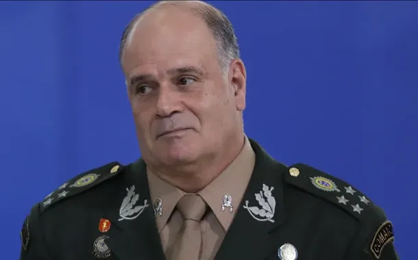 Ex-comandante do Exército liga minuta golpista encontrada na casa de Anderson Torres a Bolsonaro