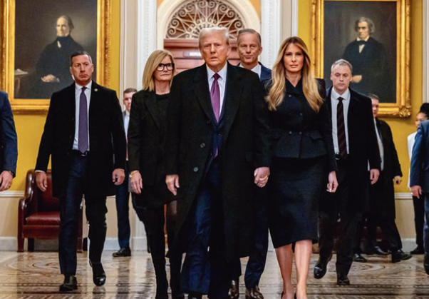 Donald Trump arrive au Capitole, accompagné de sa femme Melania, le 8 janvier.