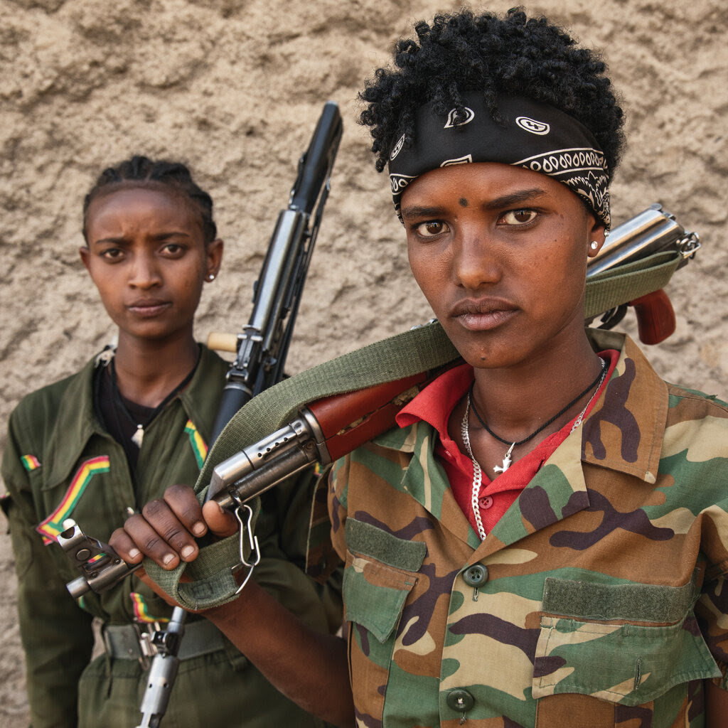 A portrait of two Fano fighters holding guns on their shoulders.