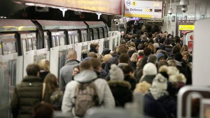 Paris : les métros ne s'arrêteront plus en cas de malaise voyageur, pour 'améliorer la régularité des lignes avant les JO', justifie le vice-président d'Île-de-France Mobilités
