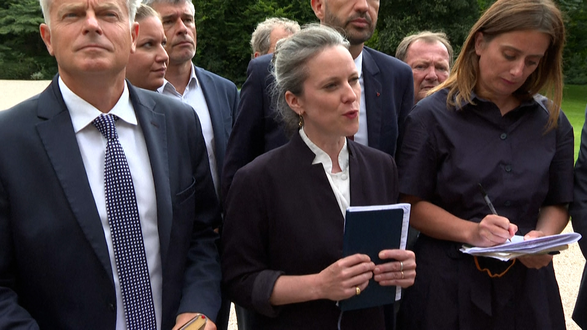 Lucie Castets et Olivier Faure réagissent après l'entretien du NFP avec Emmanuel Macron