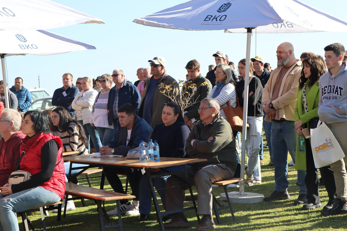 Mense van regoor die land het die naweek die pad Orania toe gevat om BKO se eerste opedag by te woon