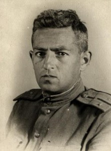 Курсант военной академии Красной Армии им. Фрунзе старший лейтенант И.А.Рапопорт. 1943 г.