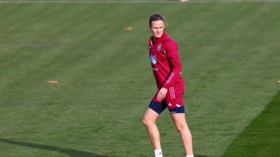 La selección femenina comienza a preparar los duelos ante Portugal con la ausencia de Irene Paredes
