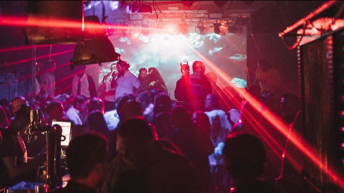 MOBY CLUBBING