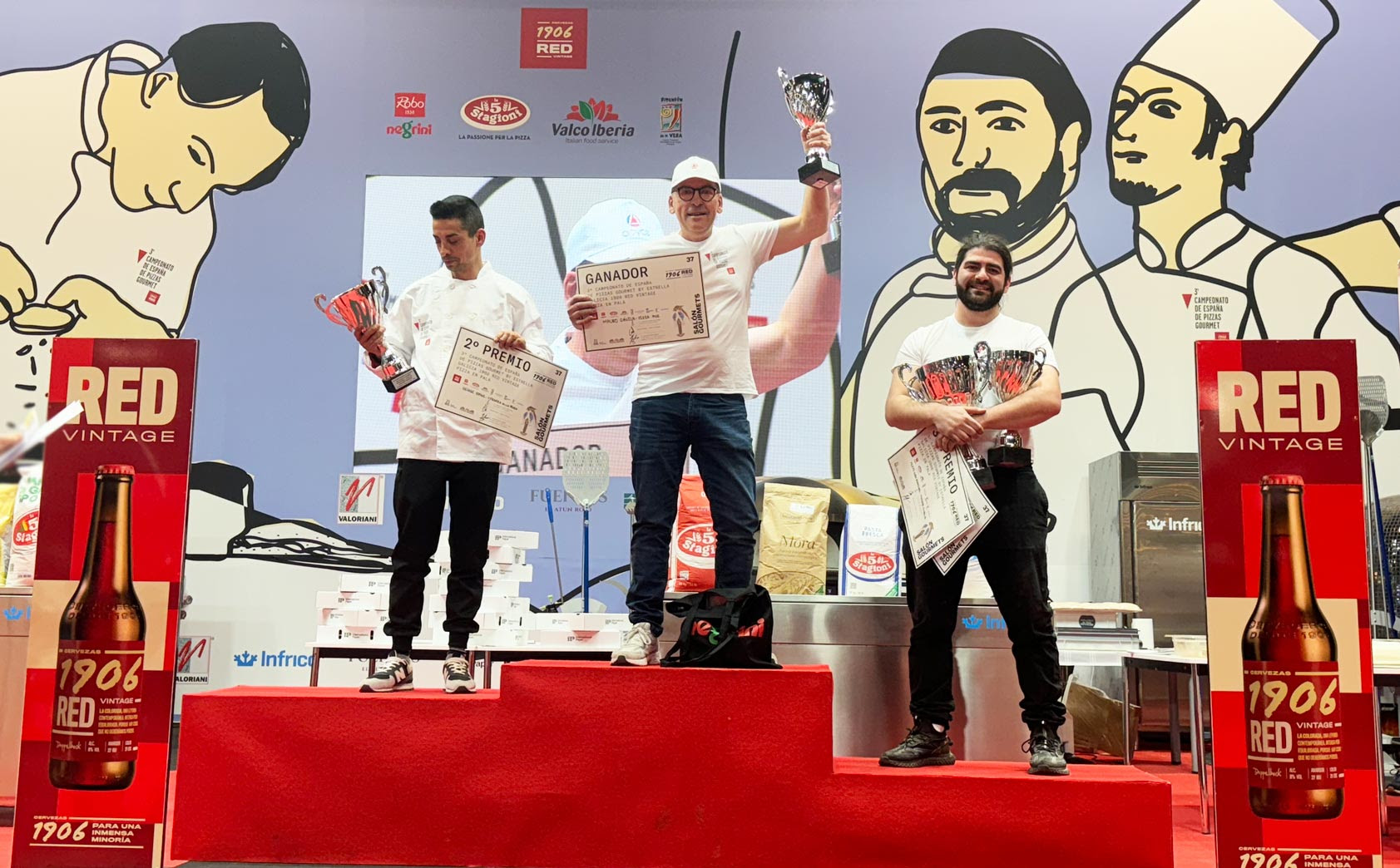 Mauro Dávila coronado ganador de la categoría Pizza In Pala en 3° Campeonato Español de Pizzas Gourmets en el marco de Salón Gourmets IFEMA - Madrid